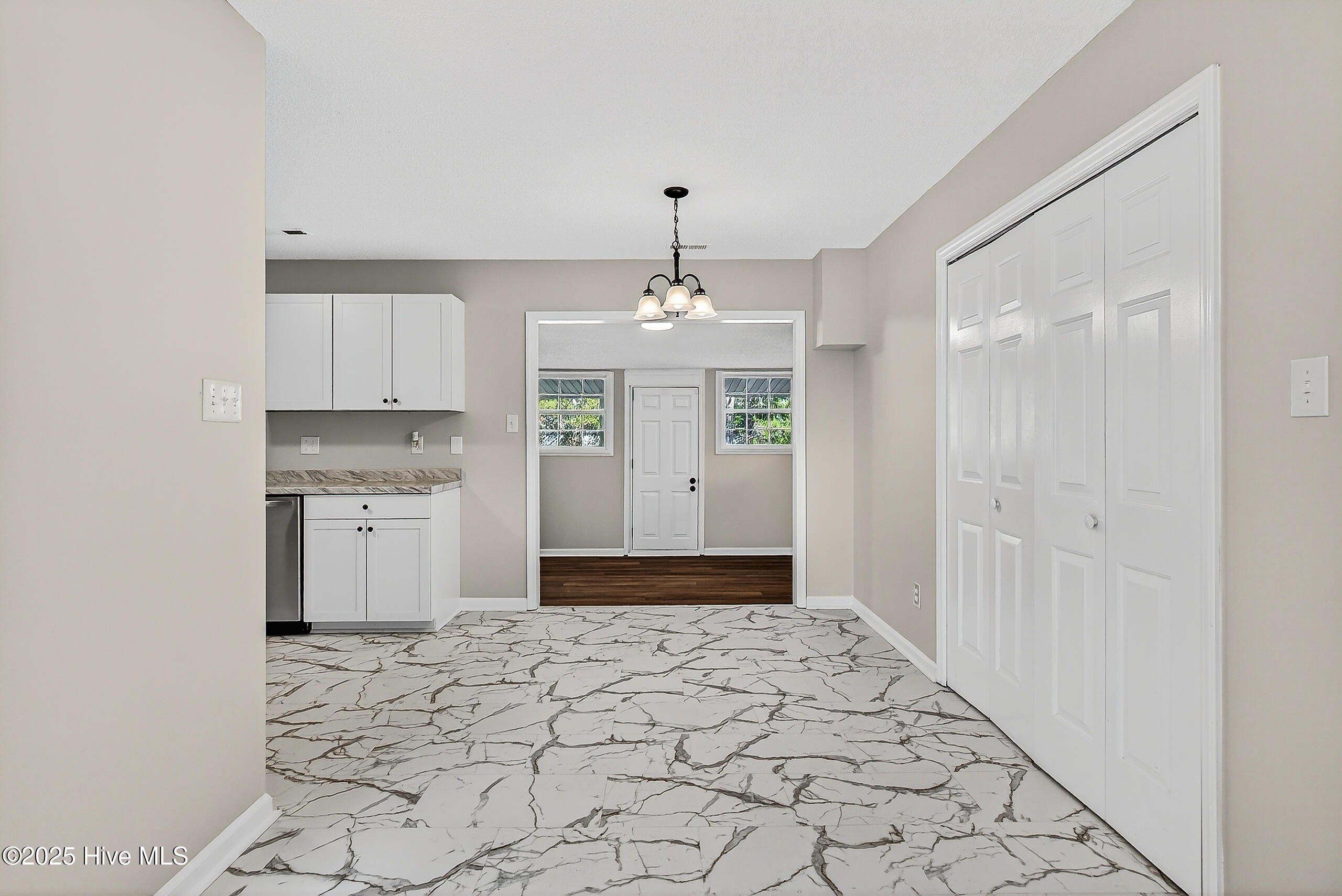 403 East Volant Street Hubert, NC 28539 - Photo 6 of 24 08 (24)