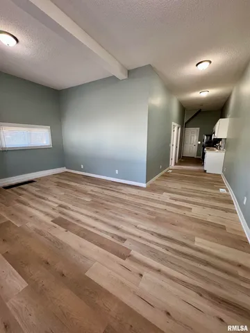 $850 | 627 North Division Street, Davenport, IA 52802