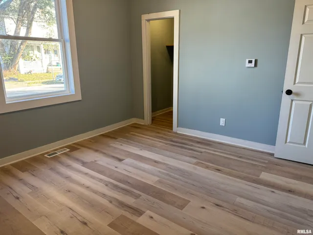 $850 | 627 North Division Street, Davenport, IA 52802