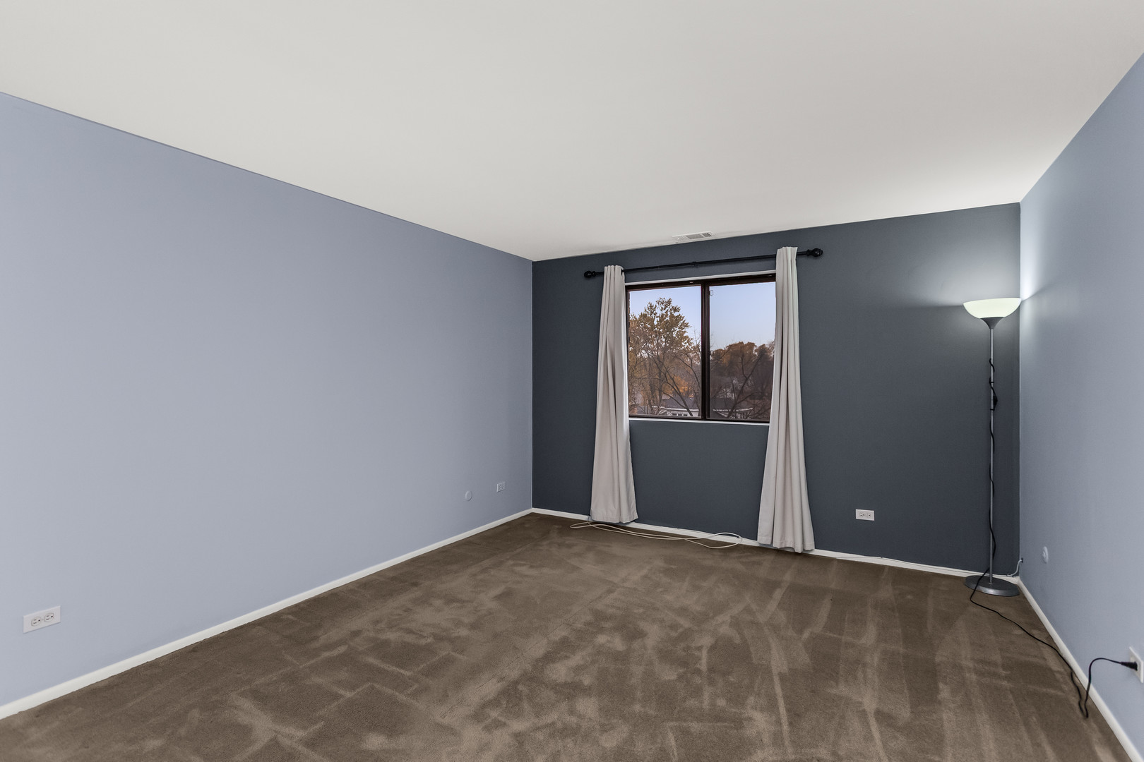 960 South River Road, Unit 410 Des Plaines, IL 60016 - Photo 2 of 4 a view of an empty room with a window