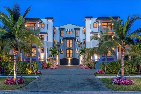 $3,495,000 | 969 8th Avenue South, Unit 102, Naples, FL 34102