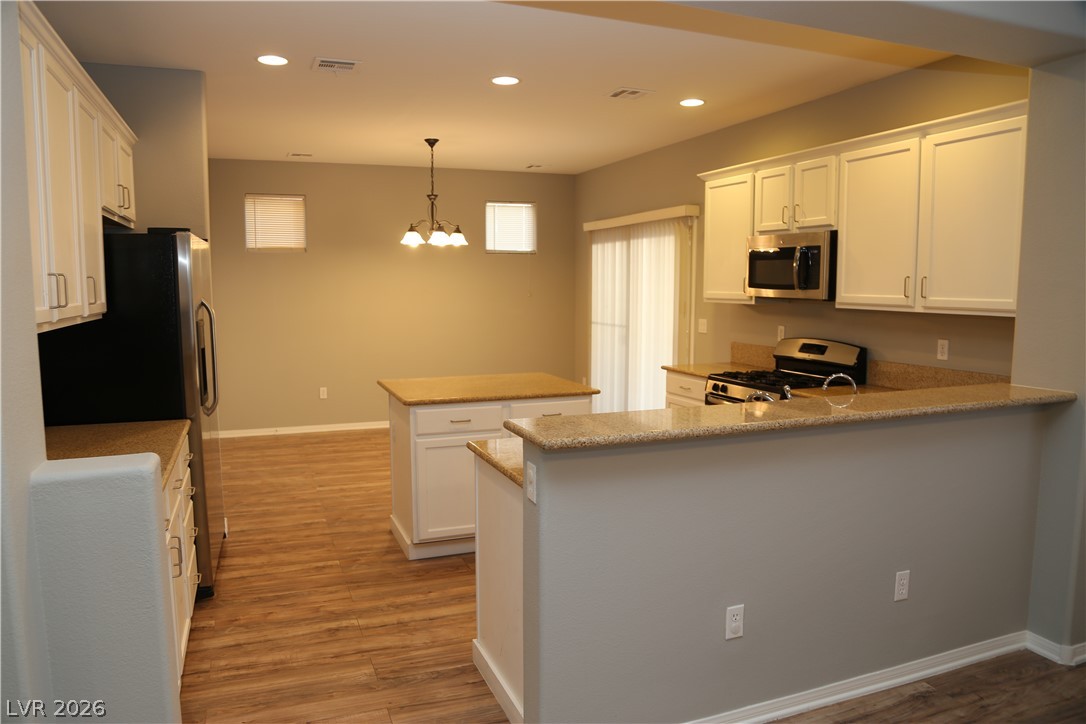 10642 Cave Ridge Street Las Vegas, NV 89179 - Photo 7 of 38