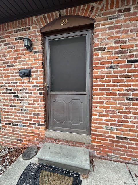 5045 Crooks Road, Unit 24 Royal Oak, MI 48073 - Photo 5 of 30