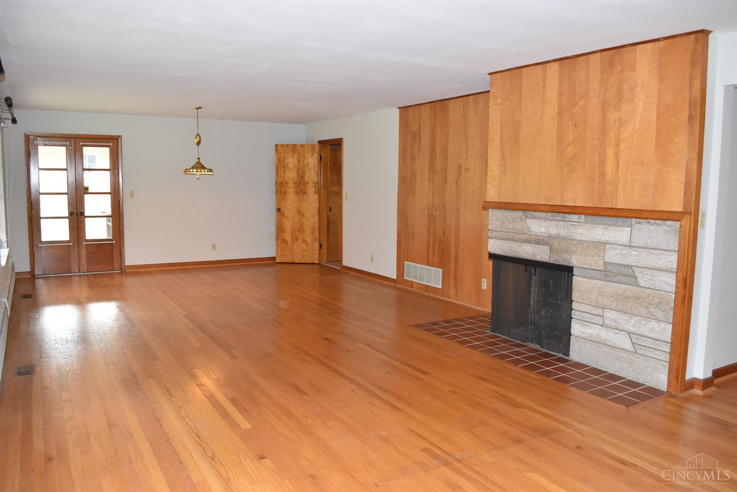933 8 Mile Road Cincinnati, OH 45255 - Photo 4 of 31