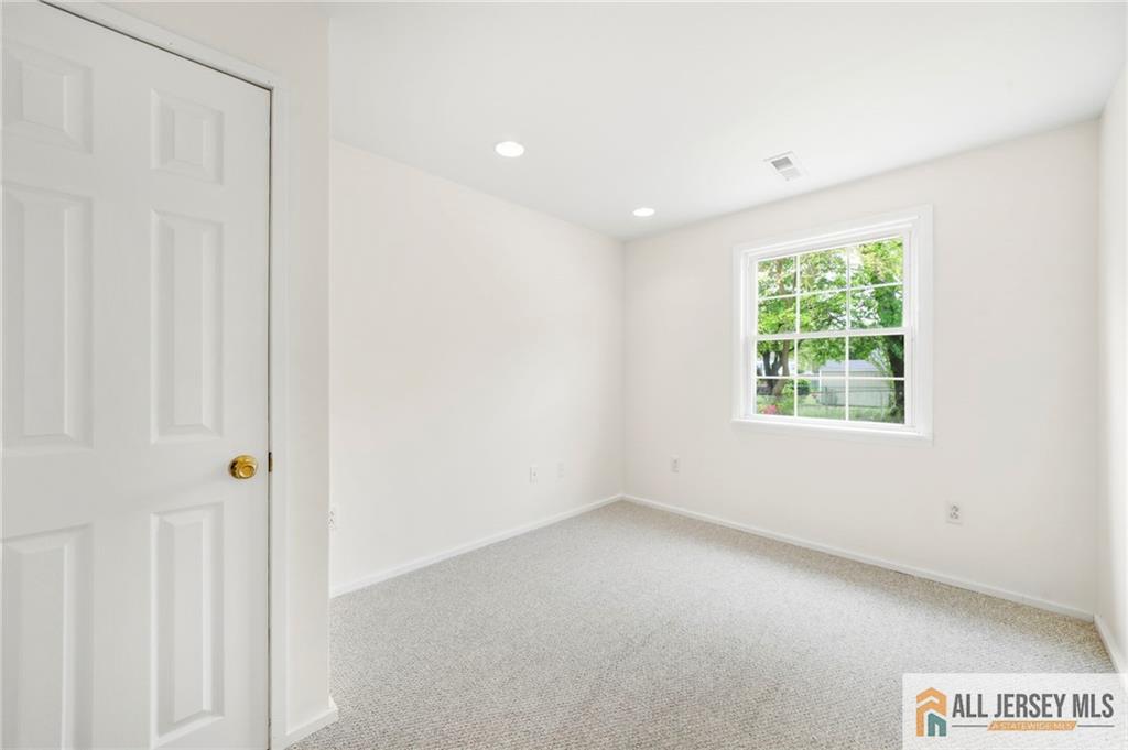 56 Ferris Road Edison, NJ 08817 - Photo 8 of 28 Gallery Image 8