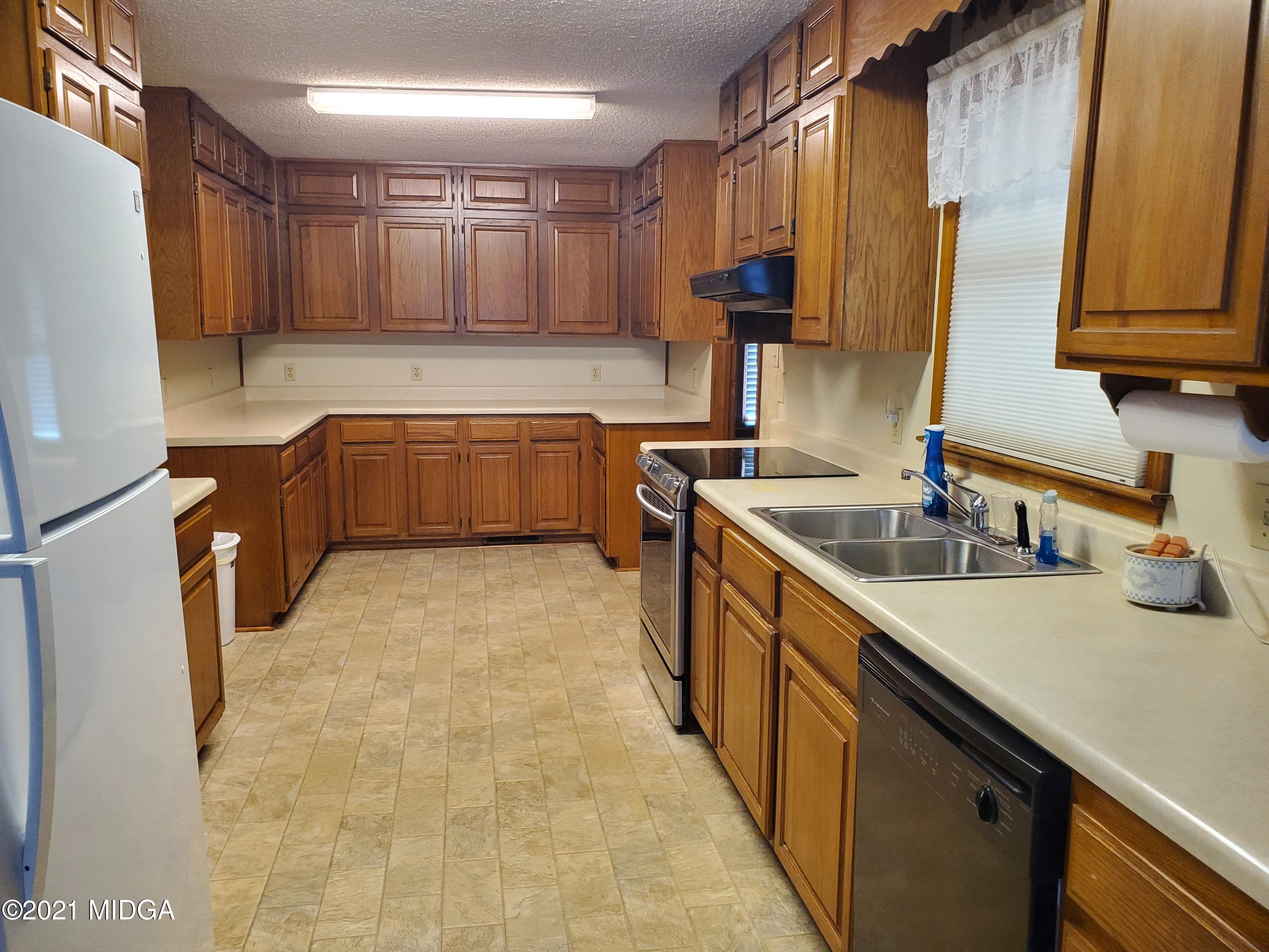 2586 Pineworth Road Macon, GA 31206 - Photo 9 of 24 20210819_122638