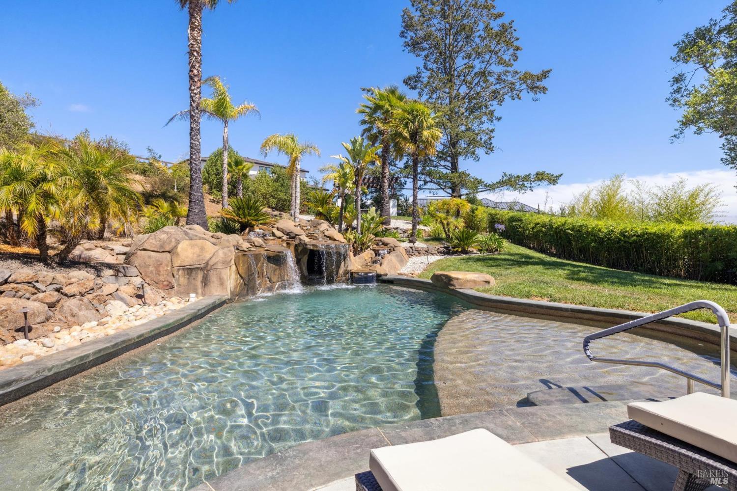 3882 Royal Manor Place Santa Rosa, CA 95404 - Photo 19 of 87 Sun bath or play on the sun-shelf.