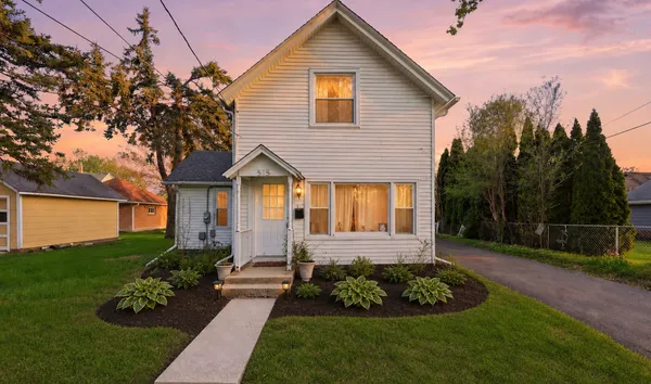 $280,000 | 515 Oak Street, Elgin, IL 60123