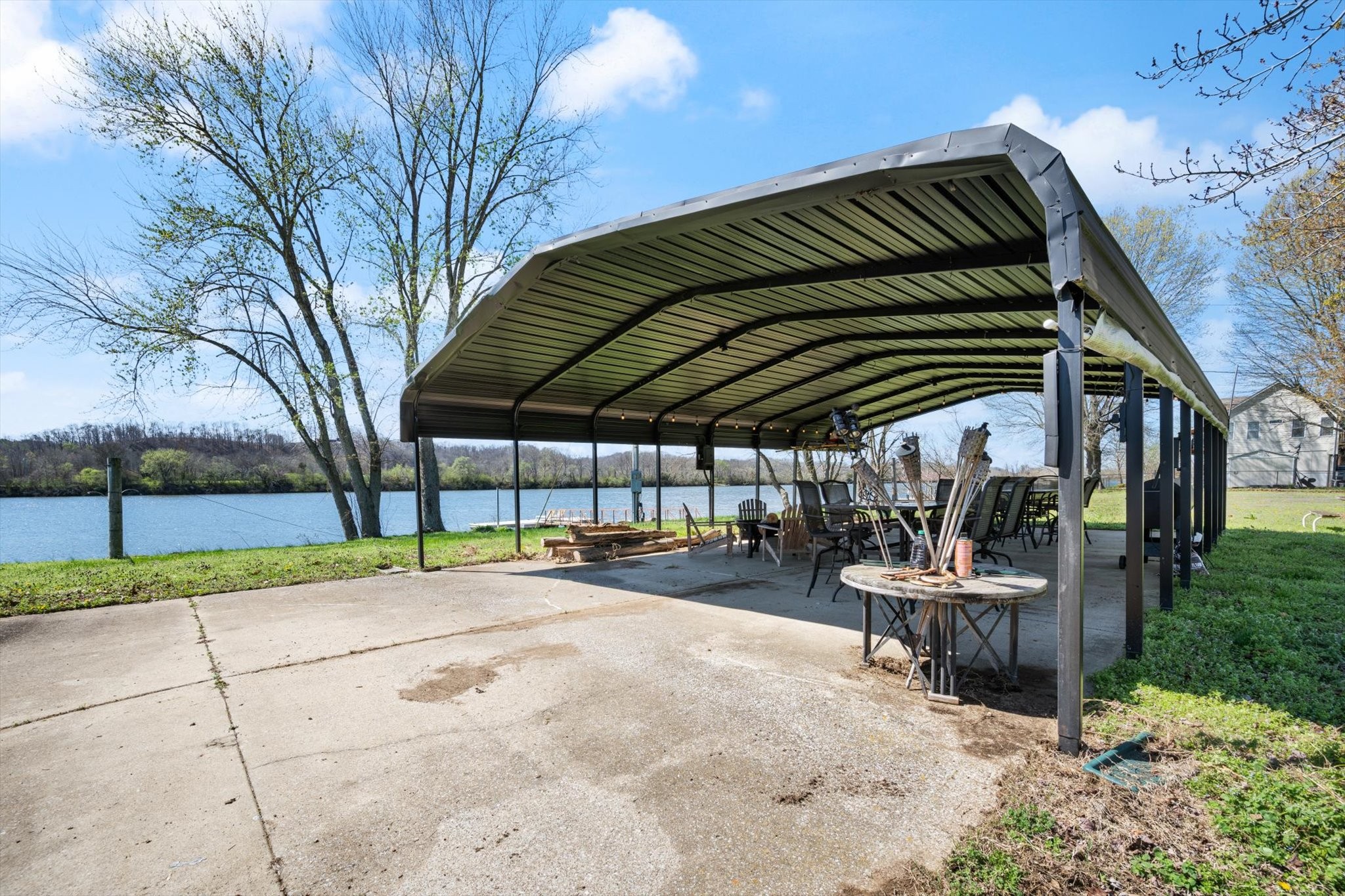 501 Chapmansboro Road Ashland City, TN 37015 - Photo 21 of 36 a view of patio with a table and chairs under an umbrella with palm trees