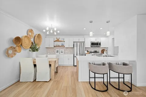$1,000,000 | 515 Lake Street South, Unit 205, Kirkland, WA 98033