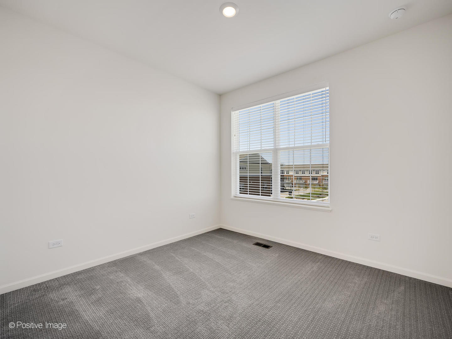 2950 Reflection Drive Naperville, IL 60564 - Photo 24 of 32 an empty room with a window