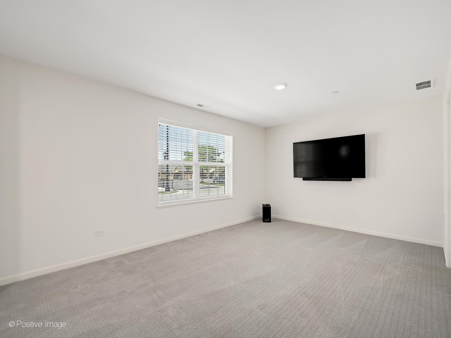 2950 Reflection Drive Naperville, IL 60564 - Photo 4 of 32 an empty room with windows