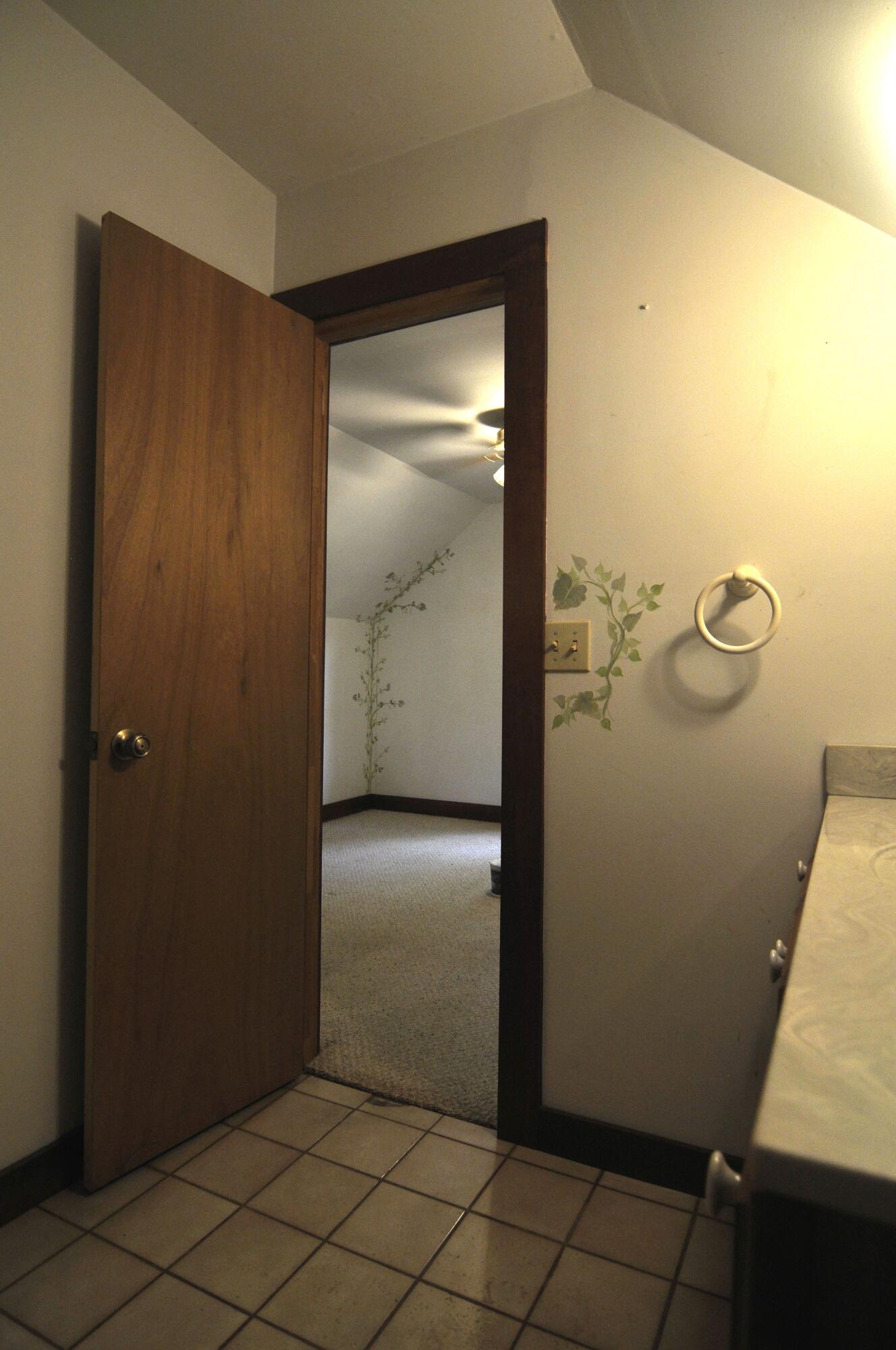 4991 Old State Road Menlo, GA 30731 - Photo 38 of 79 042 upstairs half bath