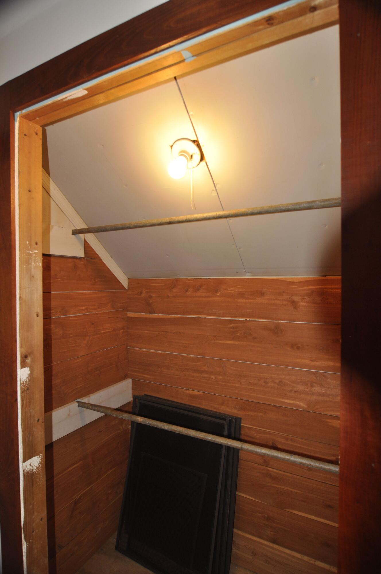 4991 Old State Road Menlo, GA 30731 - Photo 39 of 79 043 upstairs closet