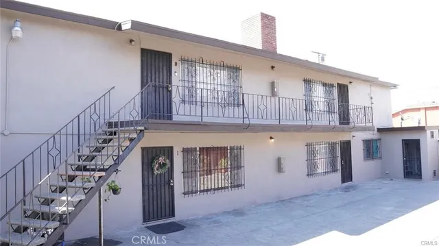 a view of entryway and hall