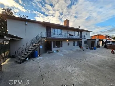 a view of a car park in front of house