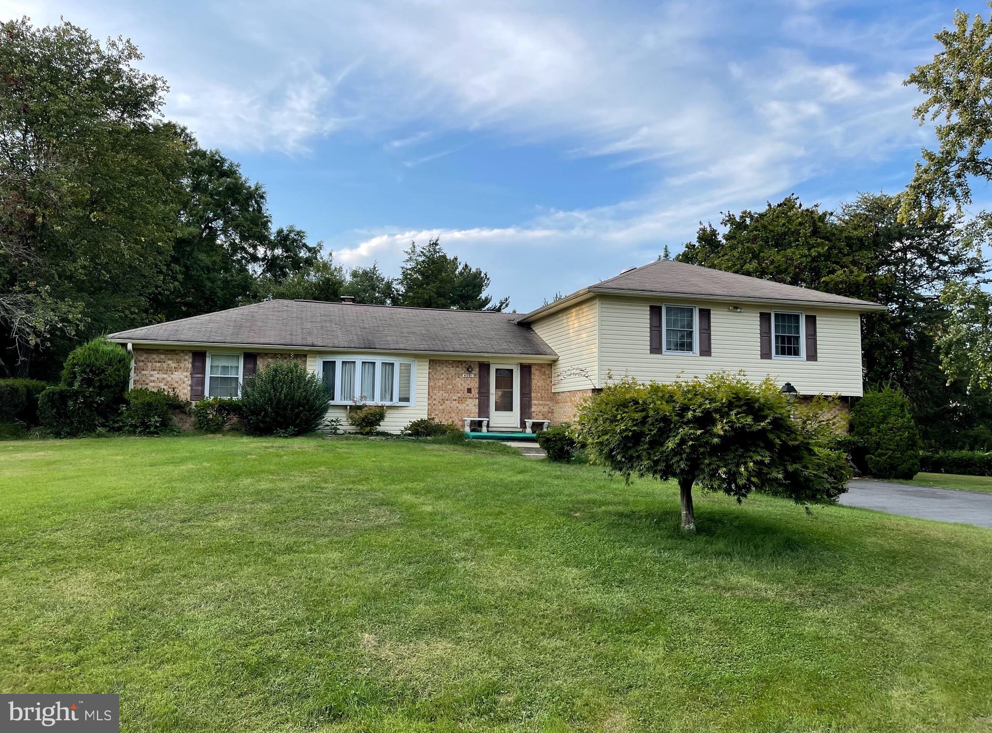 a view of a house with a yard