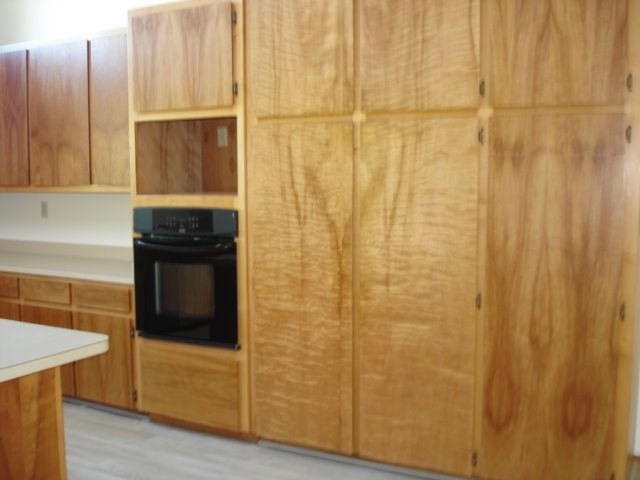 2215 Kaiwiki Road Hilo, HI 96720 - Photo 14 of 30 a view of walk in closet