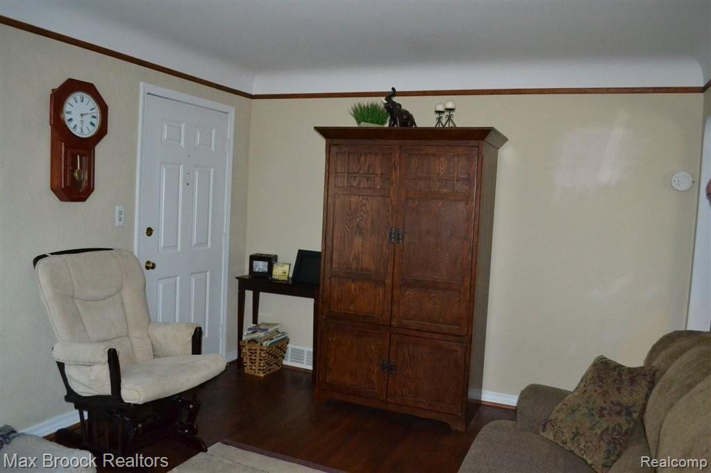 3049 Inman Street Ferndale, MI 48220 - Photo 4 of 17 Inviting Entry