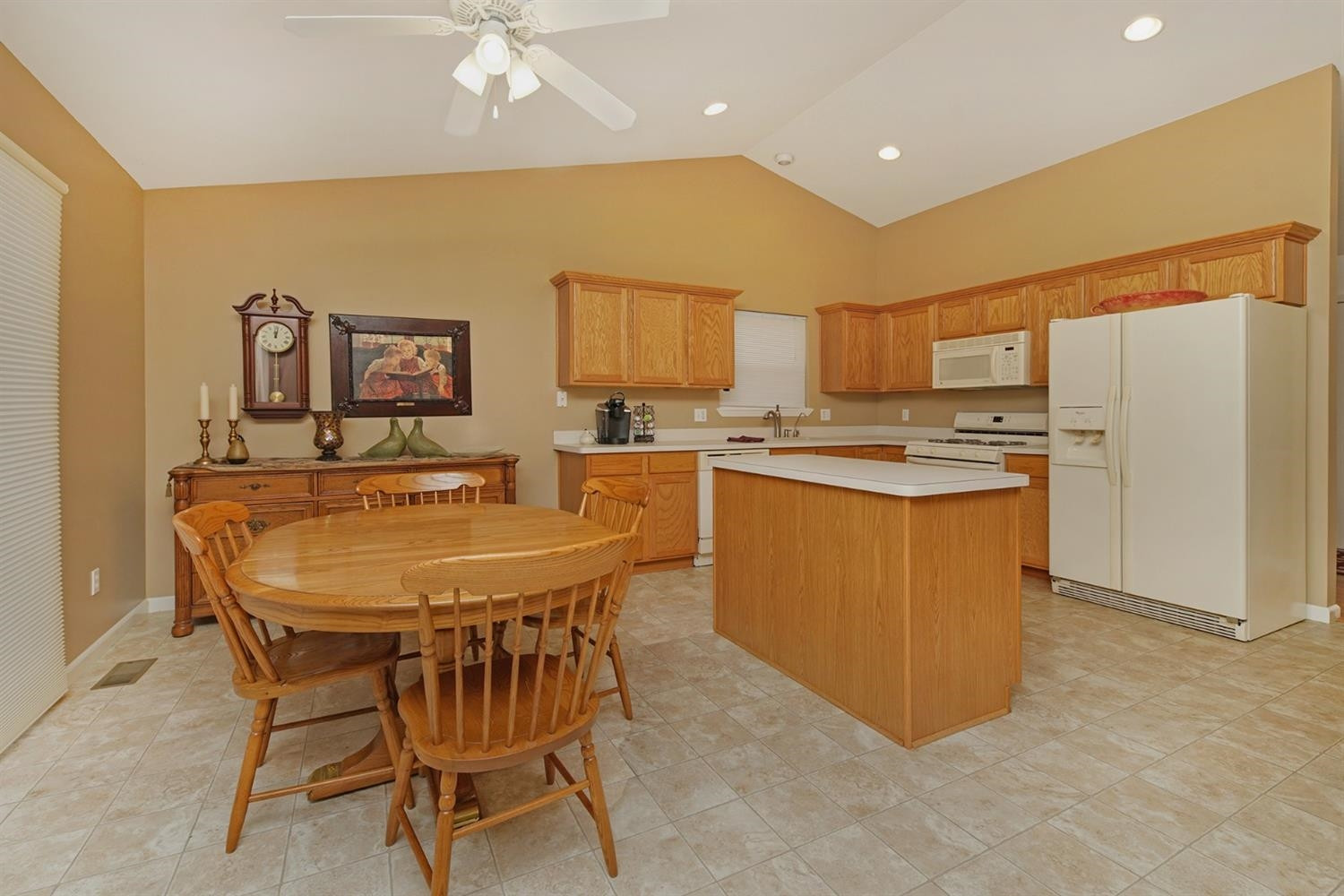 21766 Raspberry Ridge Pinckney, MI 48169 - Photo 4 of 36 Photo 4