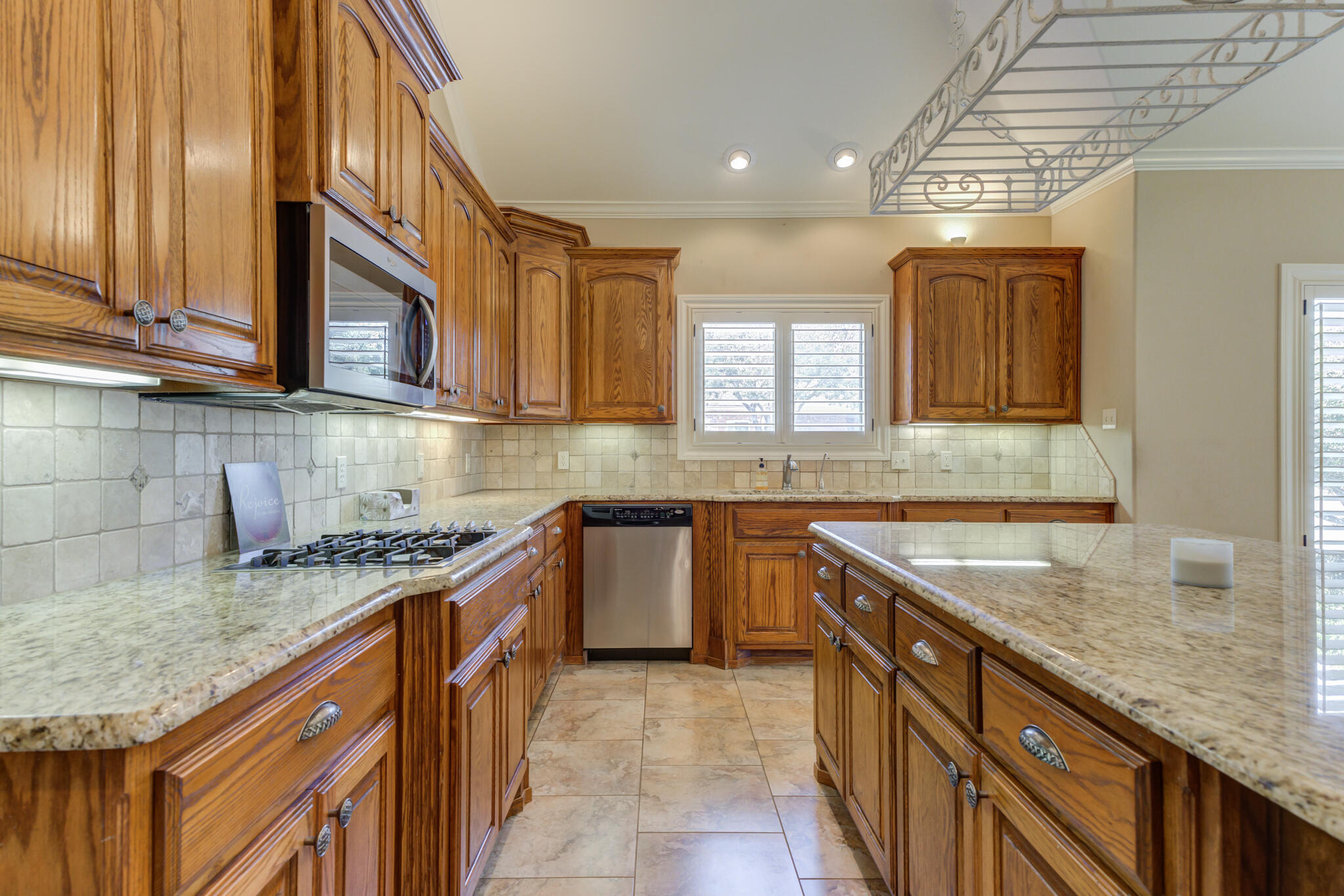6017 87th Street Lubbock, TX 79424 - Photo 17 of 62 Kitchen Storage