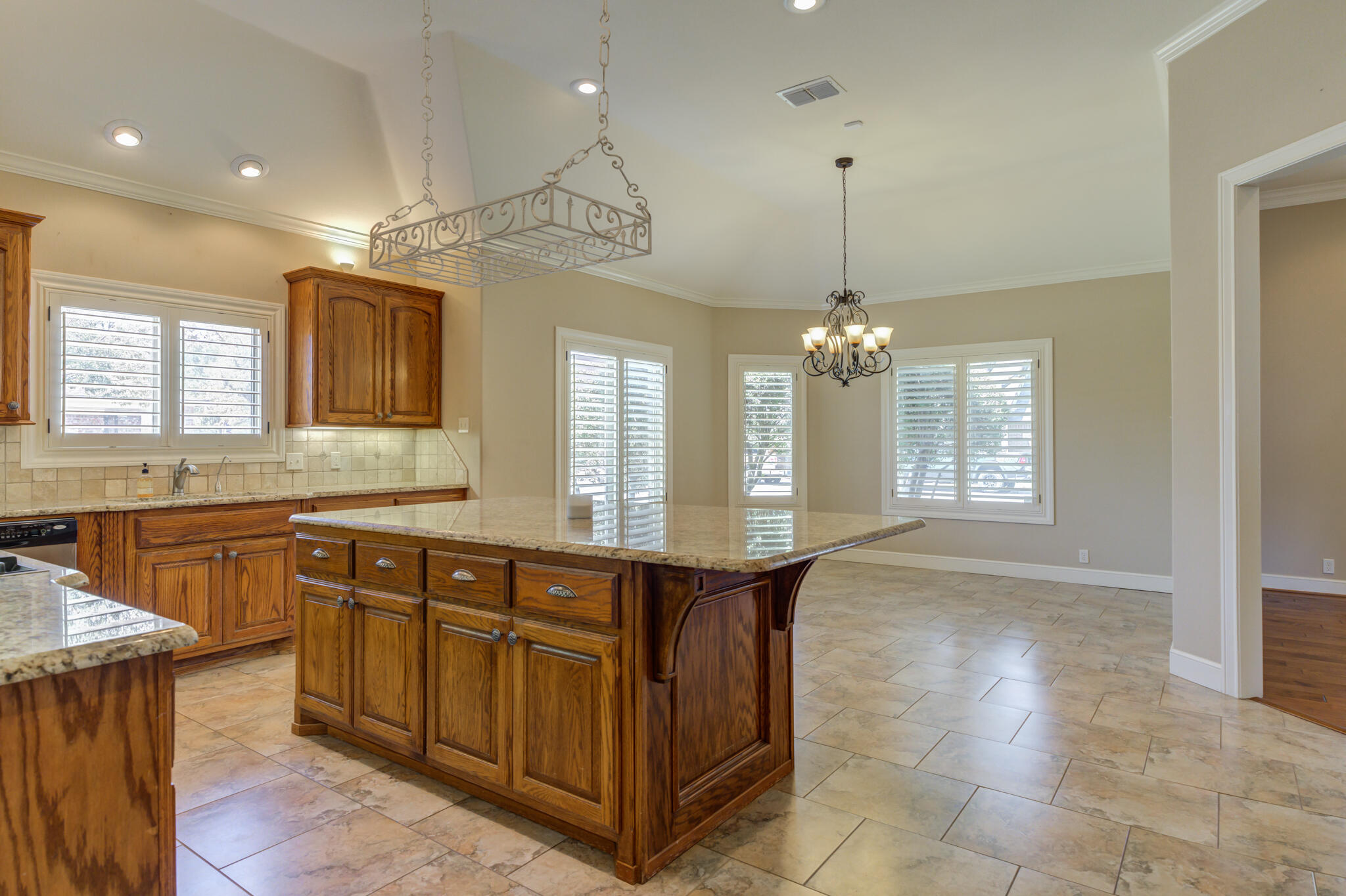 6017 87th Street Lubbock, TX 79424 - Photo 23 of 62 Kitchen