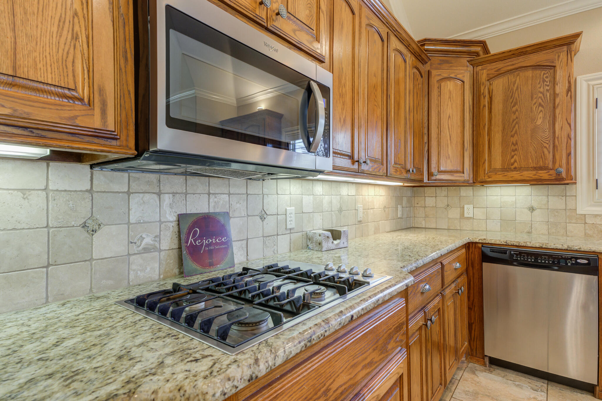 6017 87th Street Lubbock, TX 79424 - Photo 24 of 62 Kitchen Microwave - Gas Stovetop