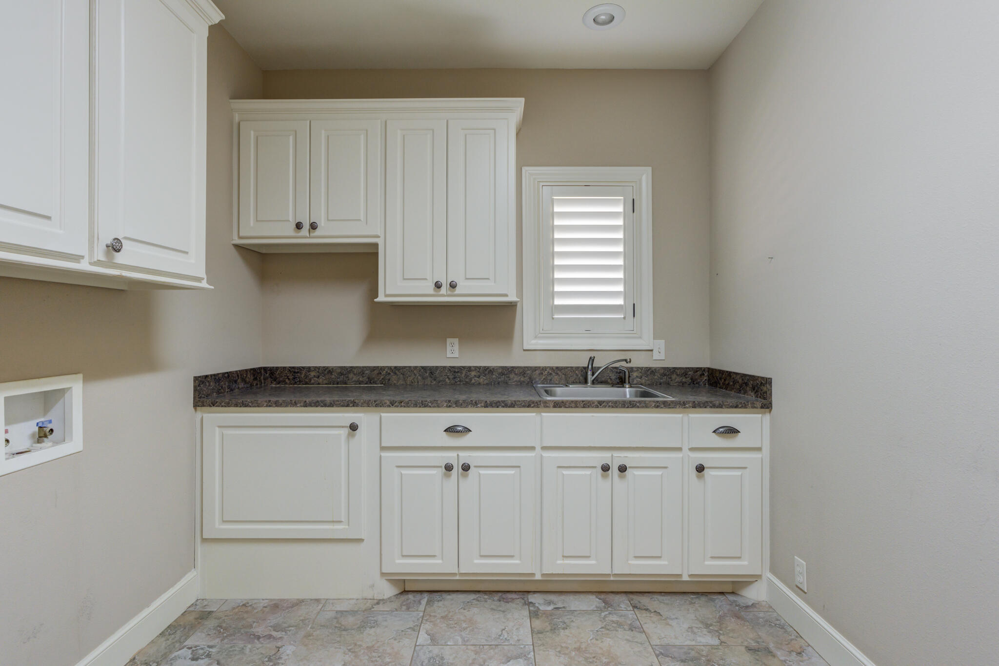 6017 87th Street Lubbock, TX 79424 - Photo 28 of 62 Laundry Room with Sink
