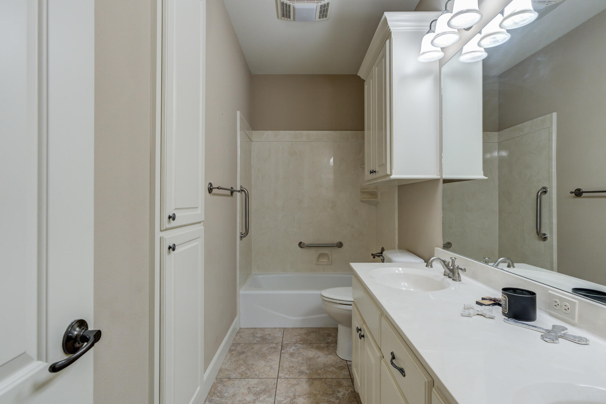 6017 87th Street Lubbock, TX 79424 - Photo 30 of 62 Hall Bathroom
