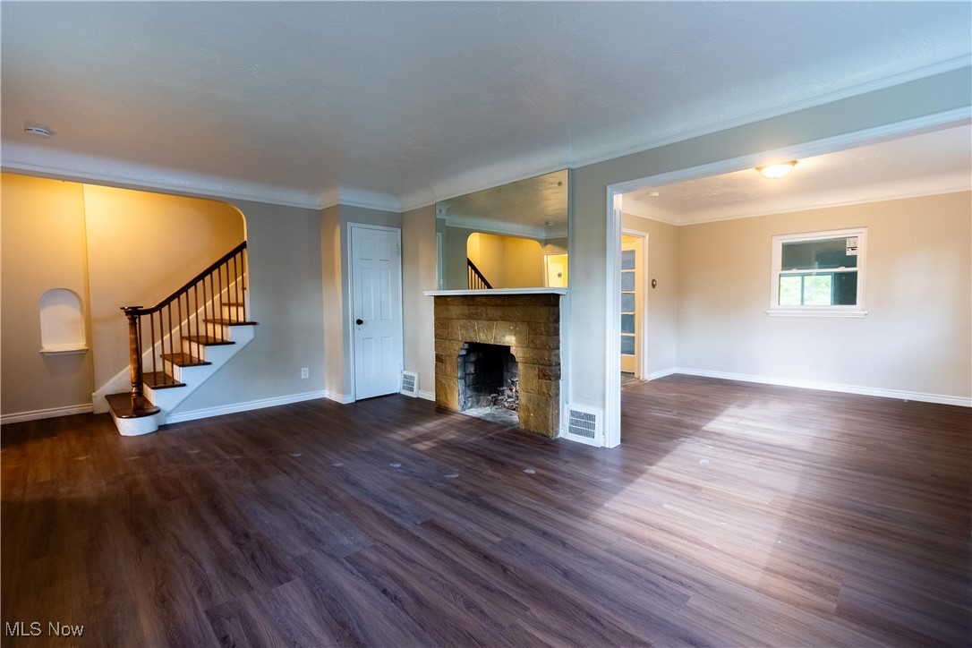 2021 Hilton Road Cleveland, OH 44112 - Photo 5 of 29 living room