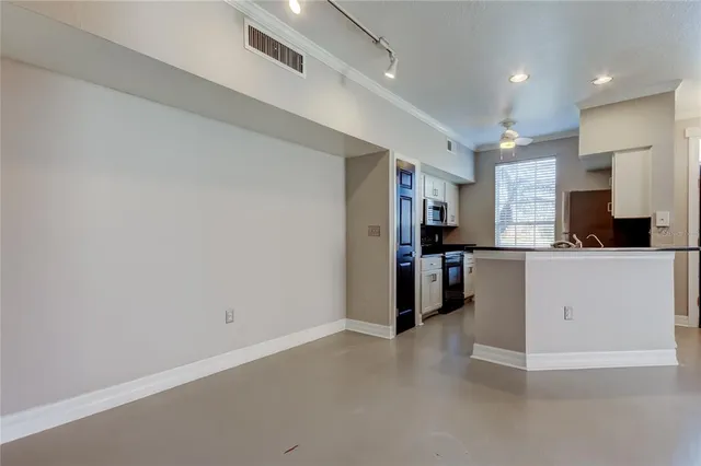 $2,000 | 9750 Lake Chase Island Way, Unit 9750, Tampa, FL 33626