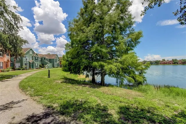 $2,000 | 9750 Lake Chase Island Way, Unit 9750, Tampa, FL 33626