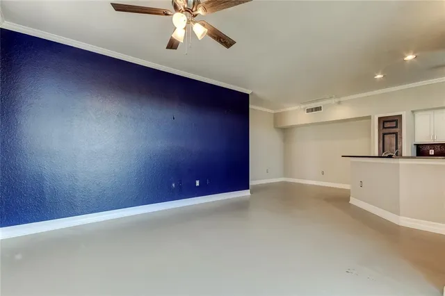 $2,000 | 9750 Lake Chase Island Way, Unit 9750, Tampa, FL 33626