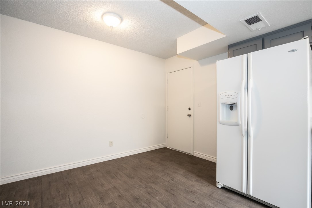 567 Roxella Lane, Unit B Las Vegas, NV 89110 - Photo 8 of 25 Gallery Image 8