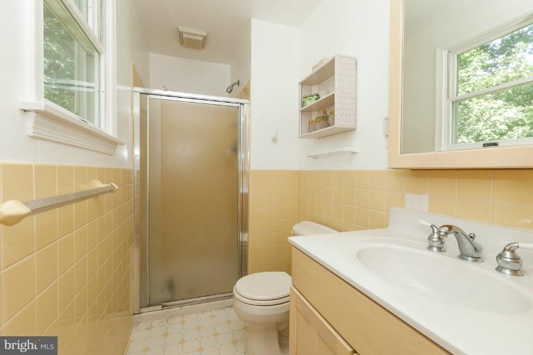 10858 Sandringham Road Cockeysville, MD 21030 - Photo 12 of 30 Bath (Master)