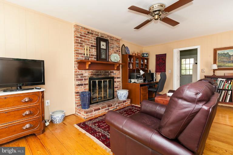 10858 Sandringham Road Cockeysville, MD 21030 - Photo 3 of 30 Family Room