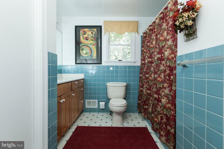 10858 Sandringham Road Cockeysville, MD 21030 - Photo 4 of 30 Bath