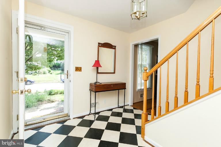 10858 Sandringham Road Cockeysville, MD 21030 - Photo 6 of 30 Interior (General)
