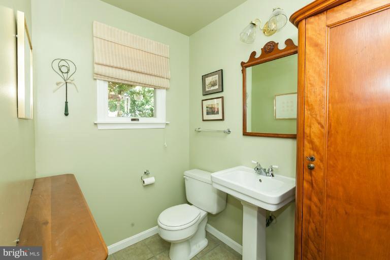10858 Sandringham Road Cockeysville, MD 21030 - Photo 8 of 30 Interior (General)