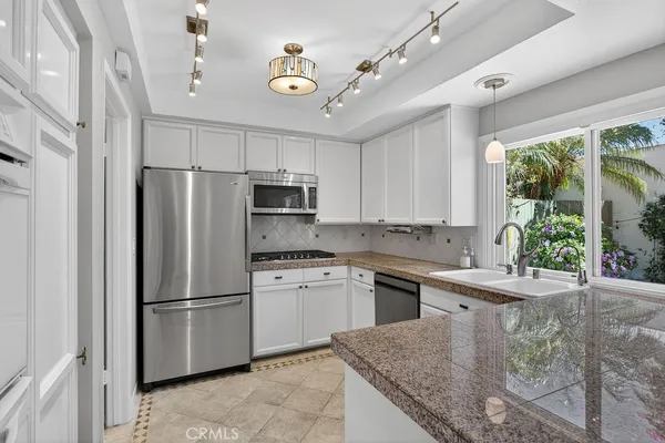 $6,200 | 401 Vista Roma, Newport Beach, CA 92660