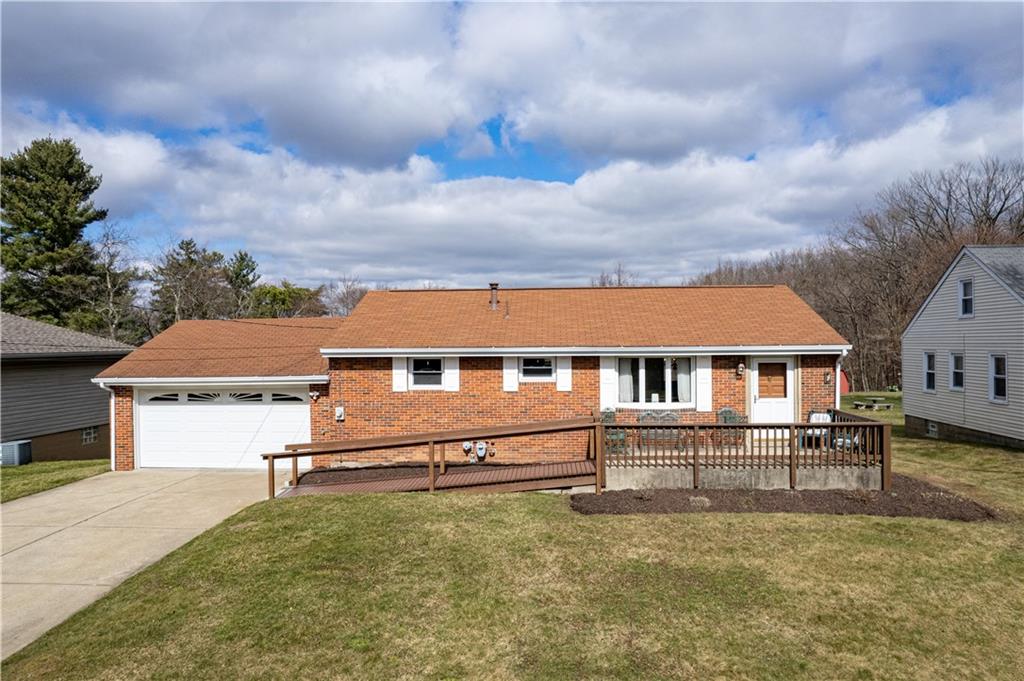 137 Ridgeview Drive Aliquippa, PA 15001 - Photo 3 of 25 Gallery Image 3