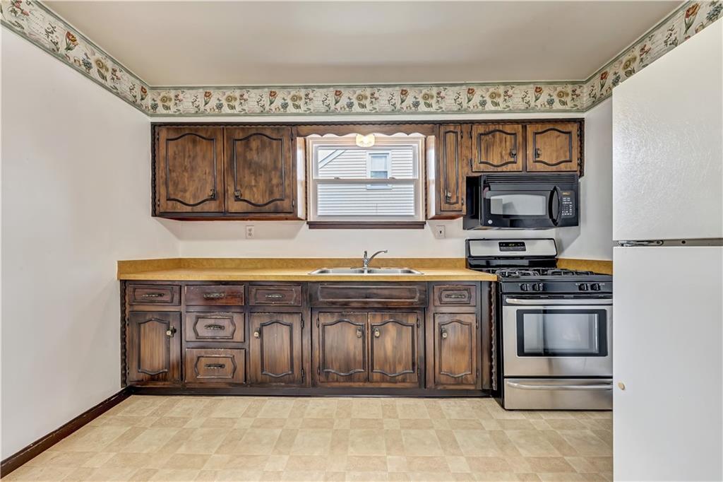 137 Ridgeview Drive Aliquippa, PA 15001 - Photo 9 of 25 Gallery Image 9