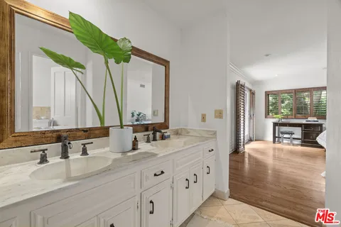 $2,199,000 | 2695 La Cuesta Drive, Los Angeles, CA 90046