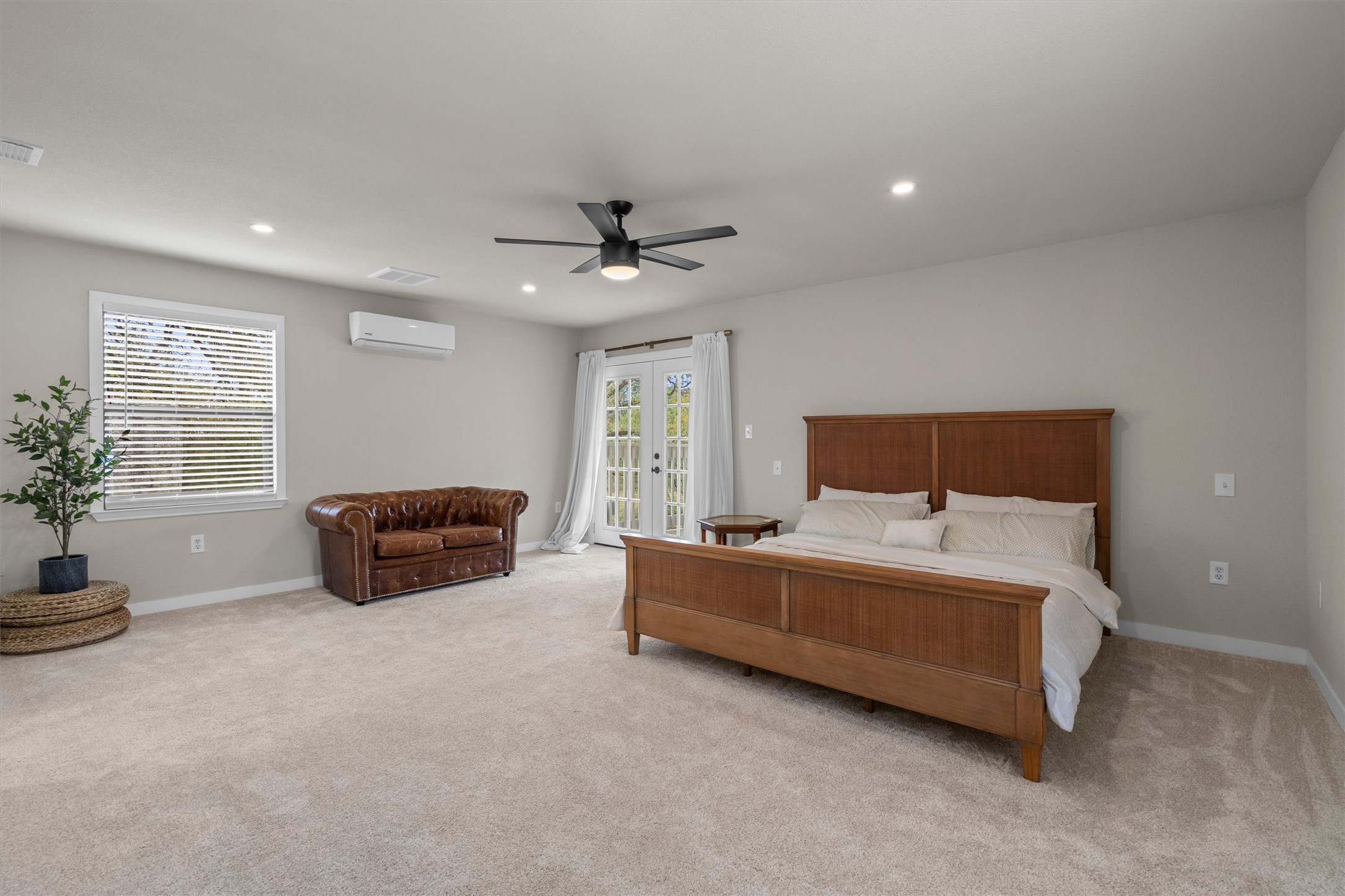 836 Cottle Town Road Smithville, TX 78957 - Photo 25 of 40 Bedroom with access to outside, light colored carpet, ceiling fan, and recessed lighting
