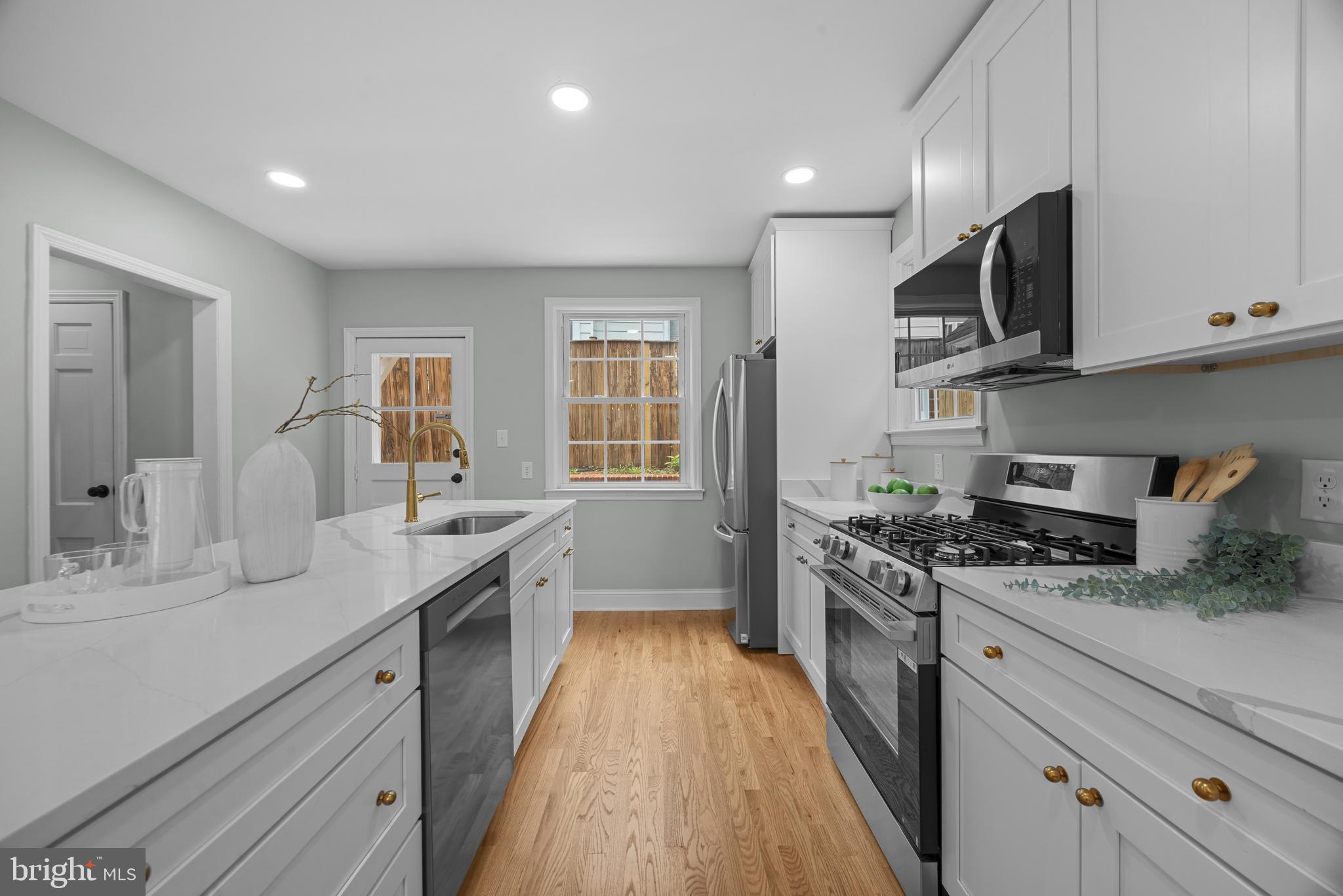 5306 Brabant Road Baltimore, MD 21229 - Photo 10 of 39 All new appliances