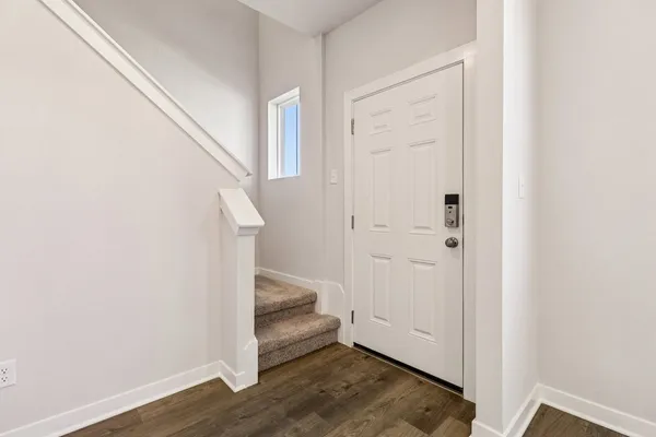 an empty room with closet and ceiling fan