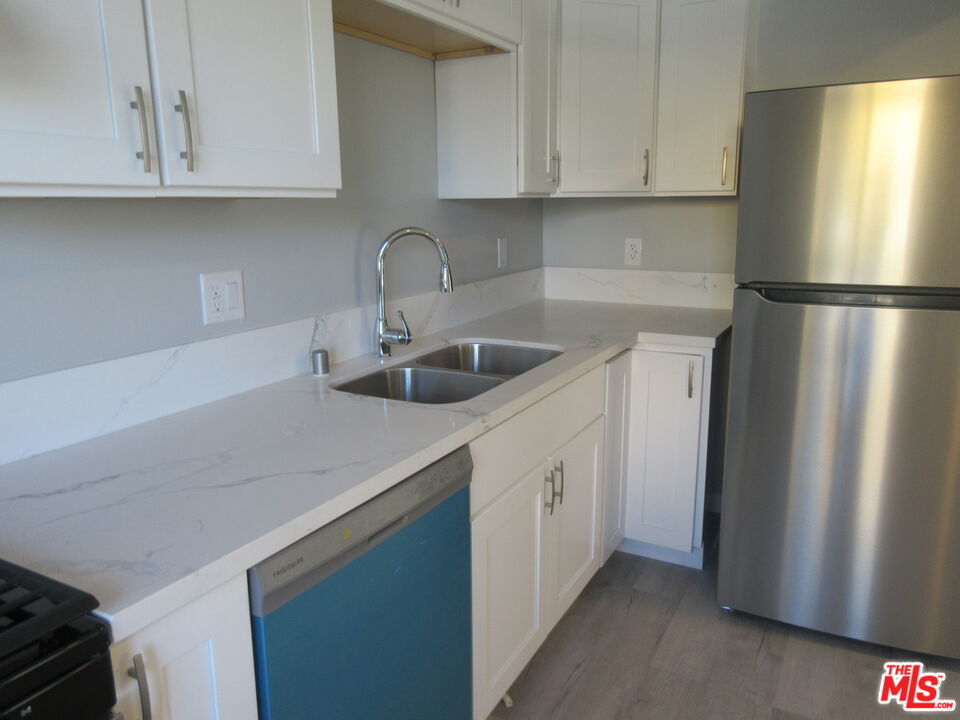 1246 West 144th Street, Unit 5 Gardena, CA 90247 - Photo 3 of 9