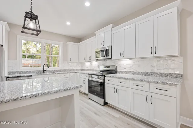 $679,900 | 284 Longleaf Drive, West End, NC 27376