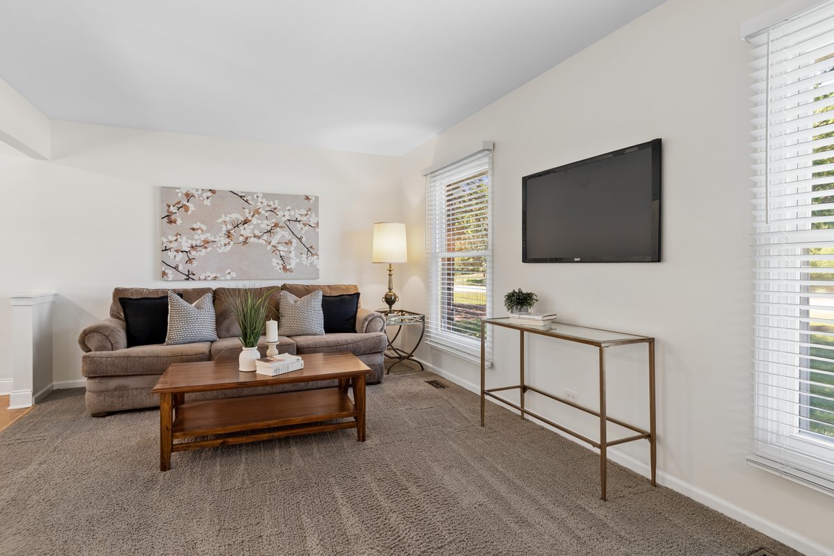 28W691 Leverenz Road Naperville, IL 60564 - Photo 4 of 29