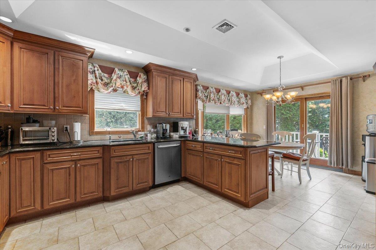 100 Cabot Road Massapequa, NY 11758 - Photo 10 of 49